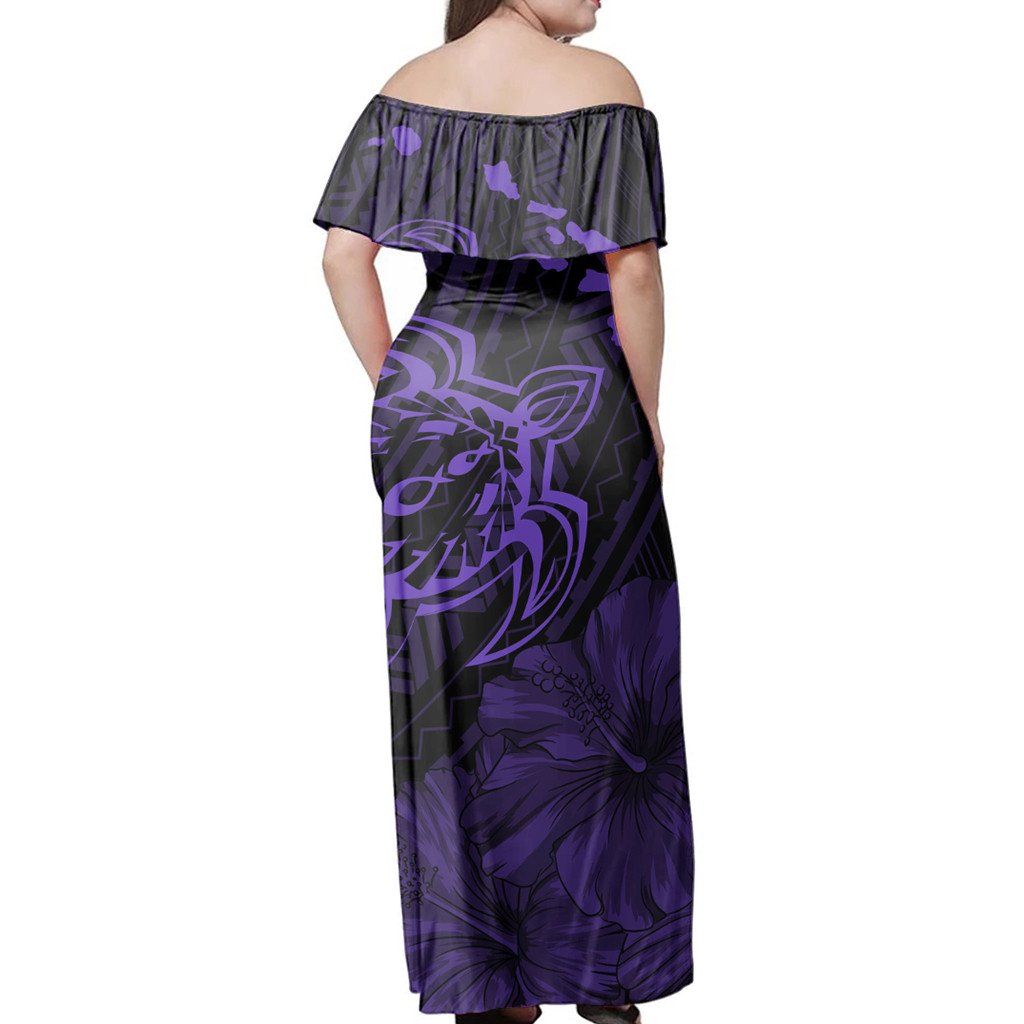 Polynesian Pride Kleid - Hawaiianisches Hibiskus-Meeresschildkröten-Schwimmkleid in Polynesian Purple mit schulterfreiem, langem Kleid