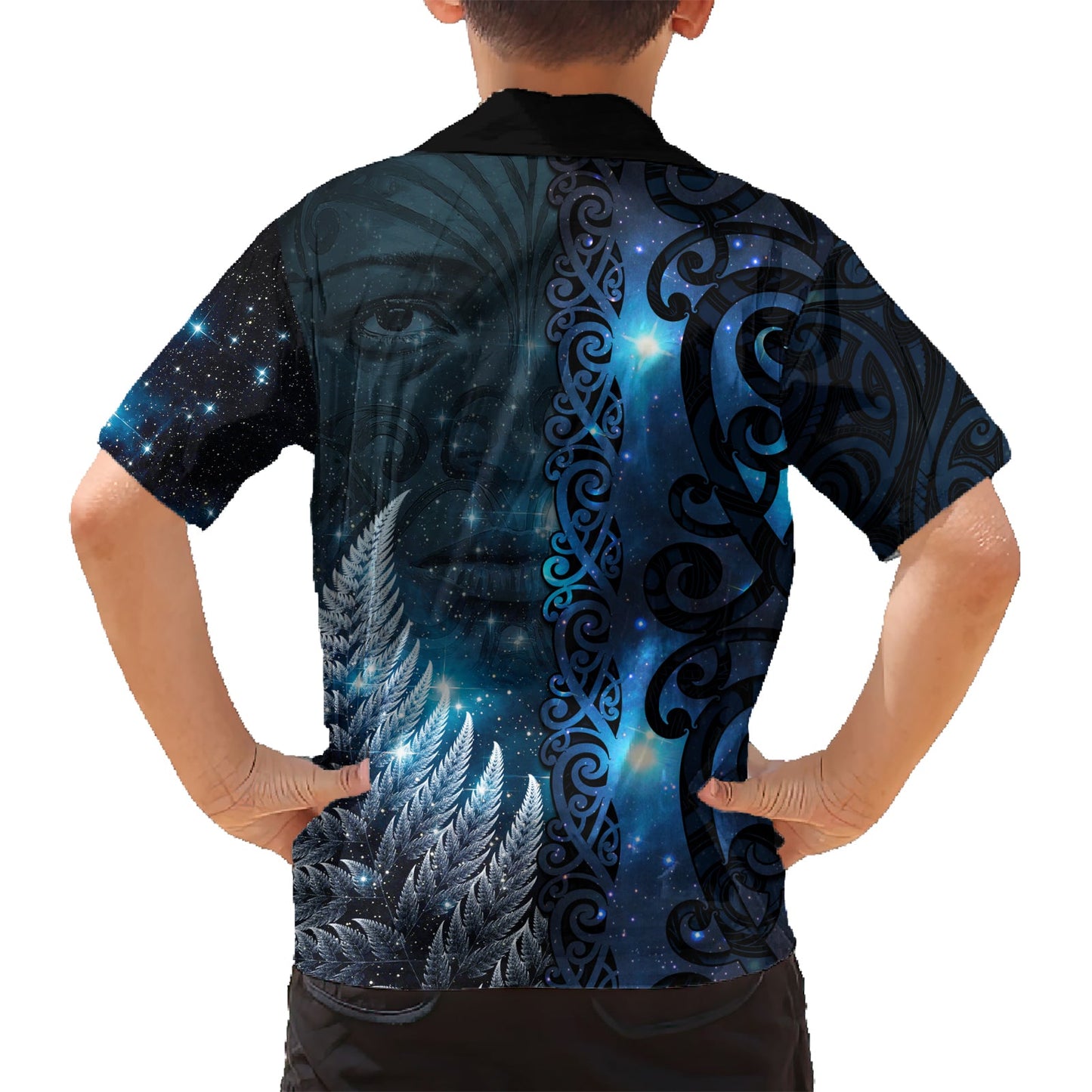 Neuseeländisches Matariki Hawaiihemd mit dem Stammesgesicht der Maori und dem silbernen Farn LT03