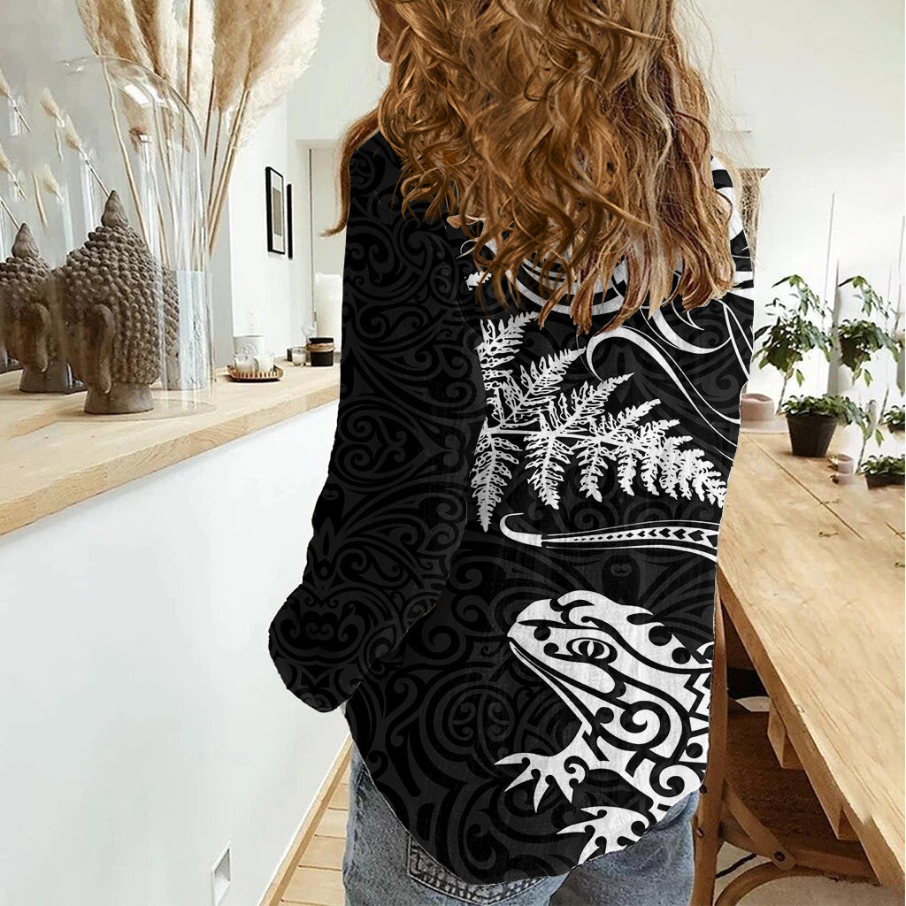 Neuseeland Tuatara Tribal Tattoo Frauen Casual Shirt Silber Farn und Maori Muster Schwarz Farbe LT03