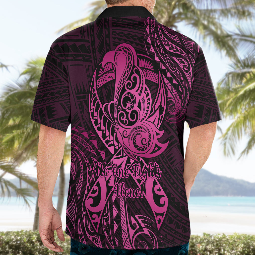 Polynesien Brustkrebs Bewusstsein Hawaiian Shirt No One Fights Alone Rosa Schleife mit Schmetterling LT14