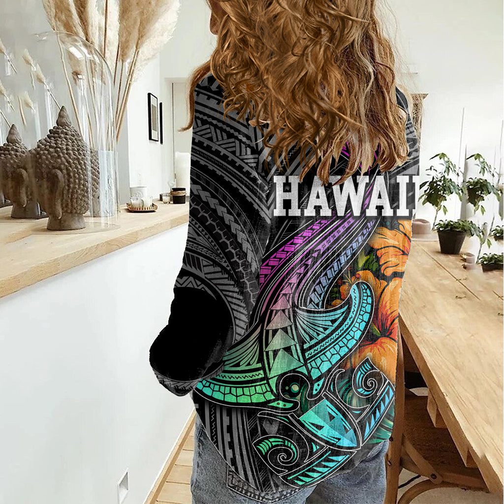 Hawaii Polynesianisches Damen Freizeithemd mit Tribal Hammerhaien und Hibiskus Schwarz TS04