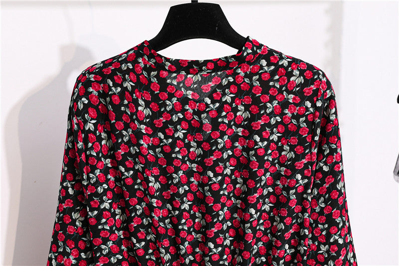 Kleid mit Blumendruck, elastische Taille, Bandkragen