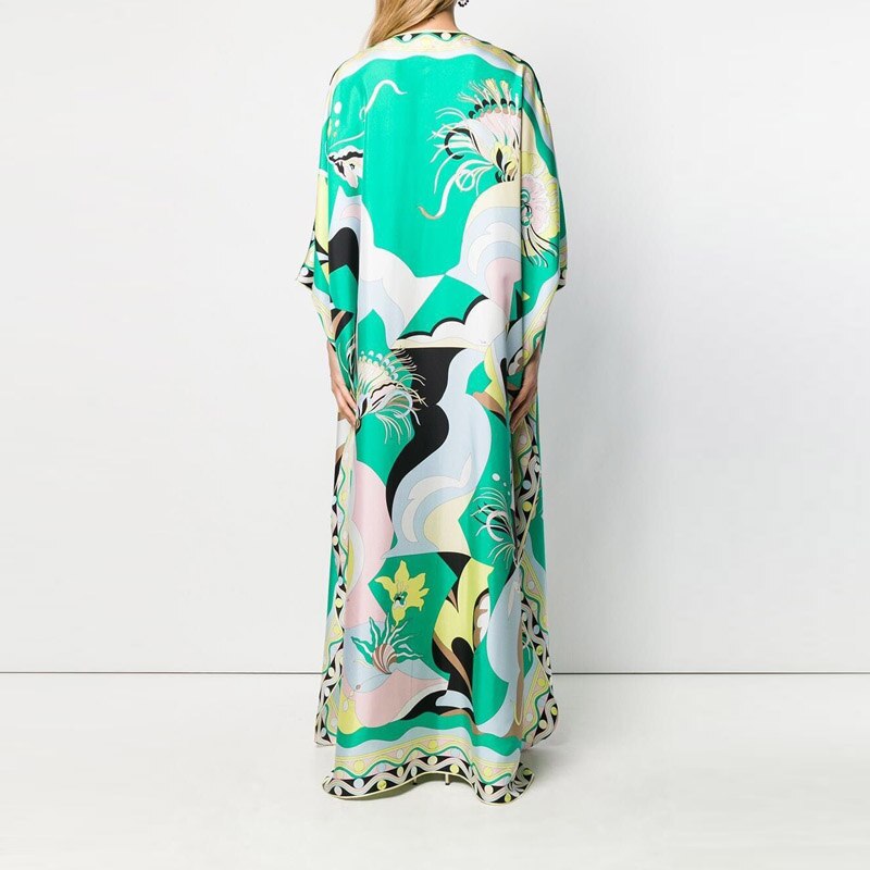 Exotisches, lockeres Kleid mit Blumenmuster