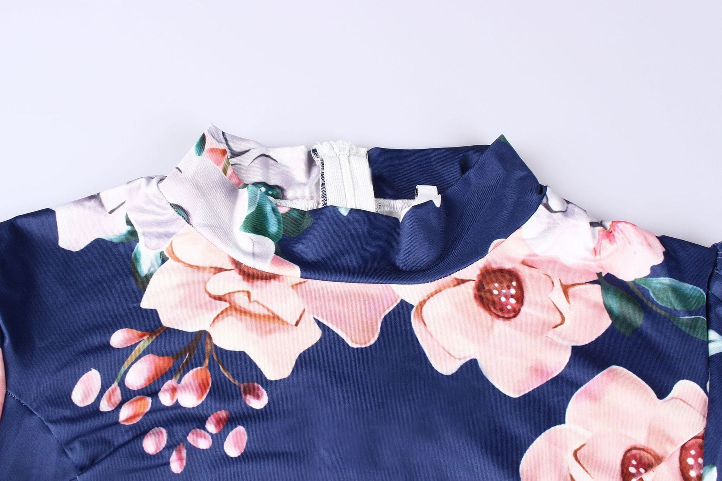 Schickes, lang geschnittenes Abendkleid