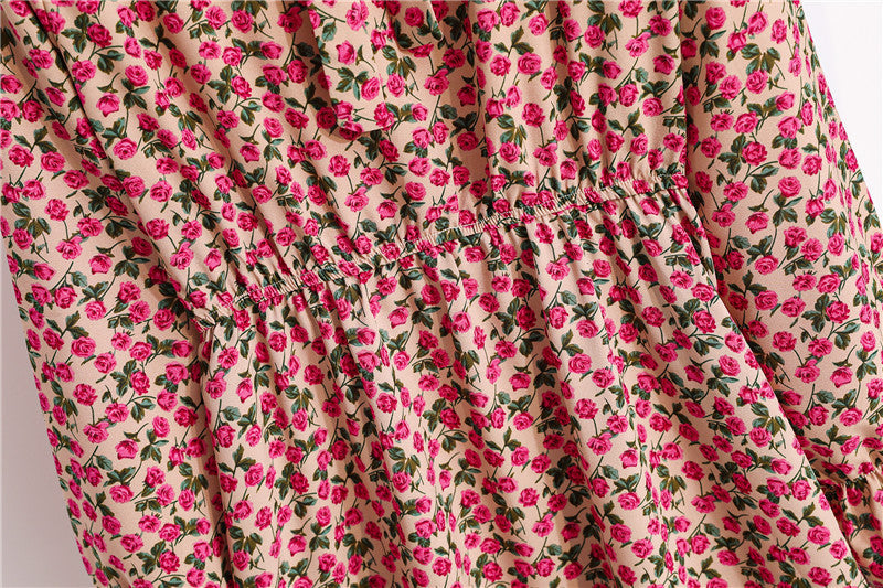 Kleid mit Blumendruck, elastische Taille, Bandkragen