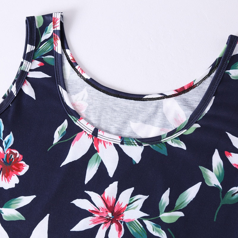 Mittellanges Sommerkleid mit Blumenmuster <br> Übergrößen