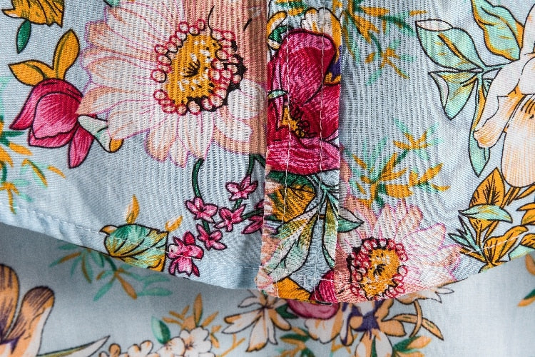 Hawaii-Shirt mit tropischer Flora