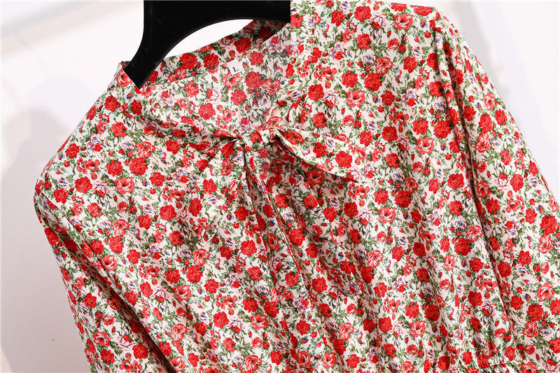 Kleid mit Blumendruck, elastische Taille, Bandkragen