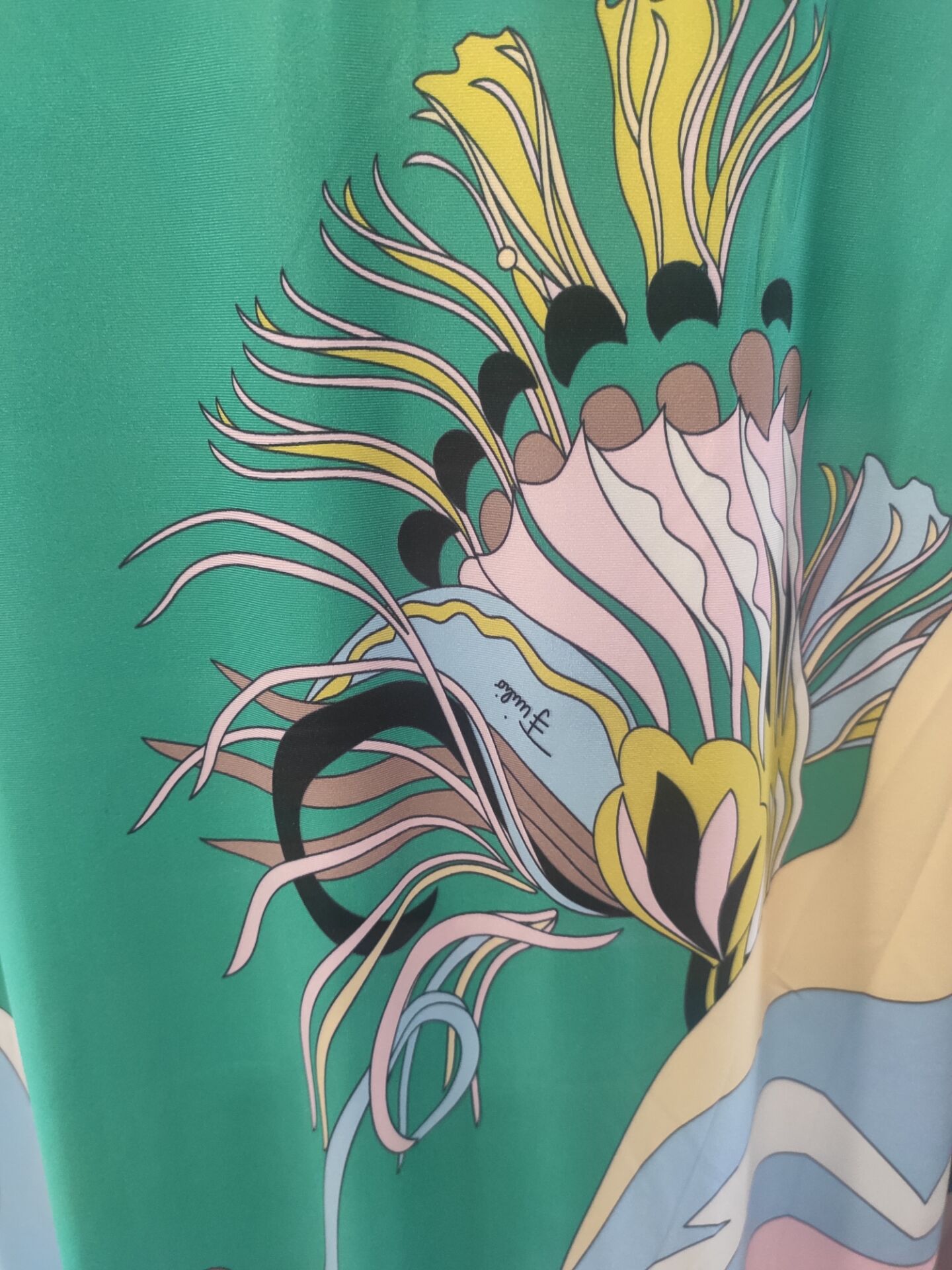 Exotisches, lockeres Kleid mit Blumenmuster