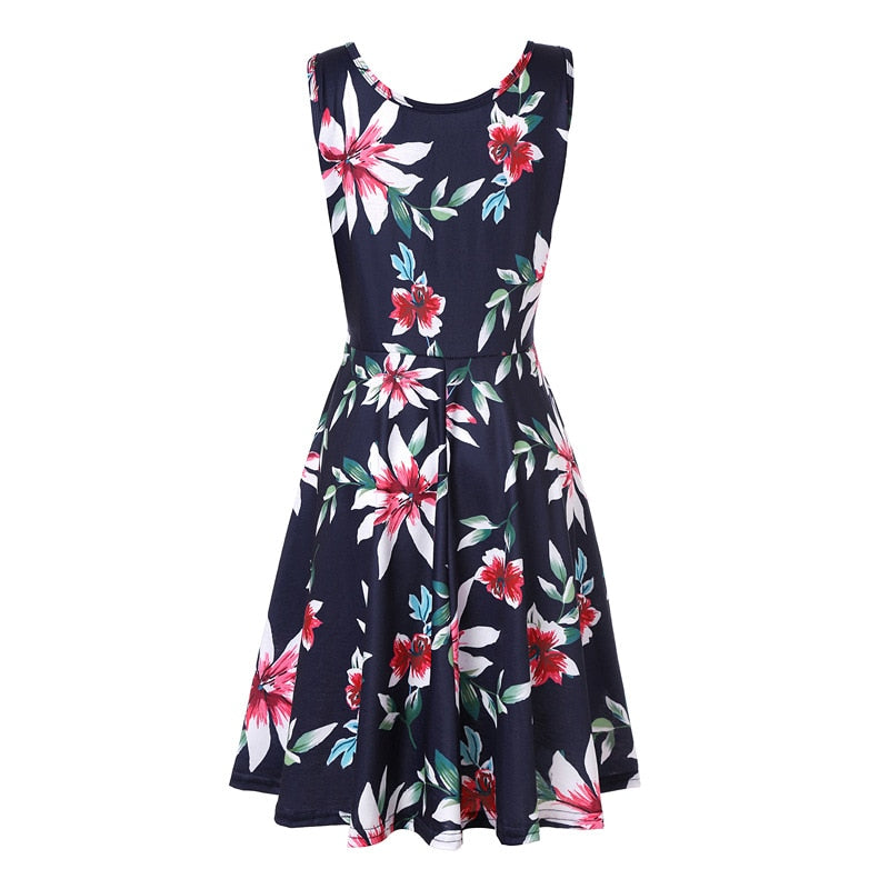 Mittellanges Sommerkleid mit Blumenmuster <br> Übergrößen