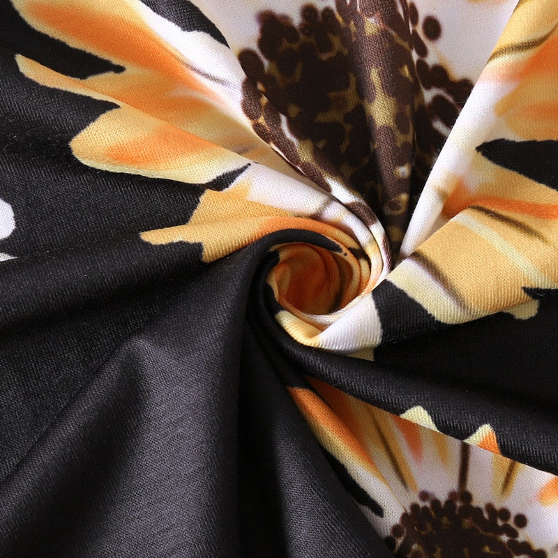 Mittellanges, ausgestelltes Kleid mit Blumenmuster und Sonnenblumen <br> Übergrößen