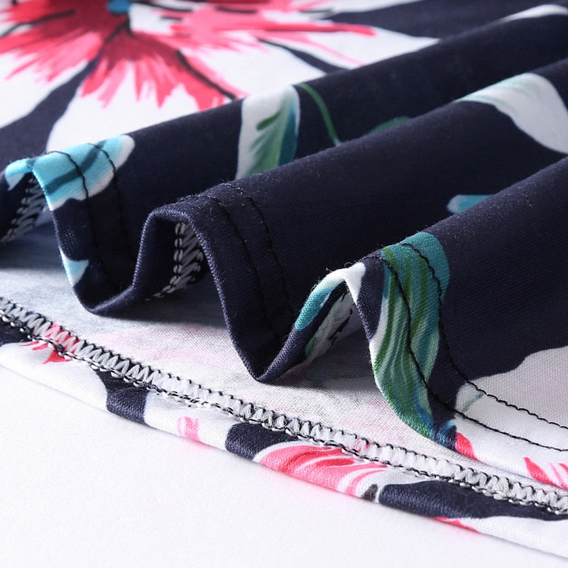 Mittellanges Sommerkleid mit Blumenmuster <br> Übergrößen