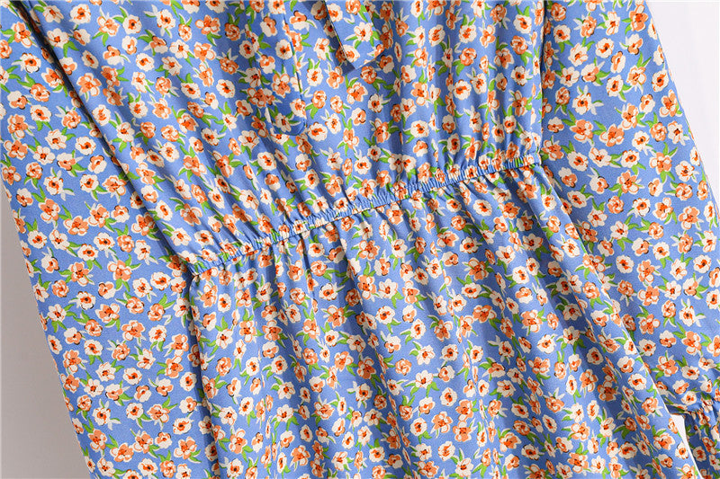 Kleid mit Blumendruck, elastische Taille, Bandkragen