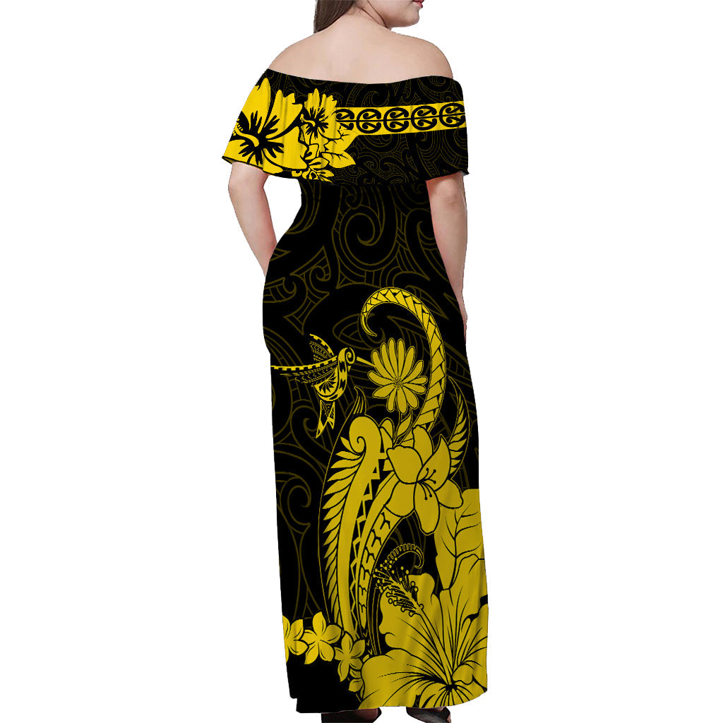 Schulterfreies langes Kleid mit Maori-Blumenmuster und Kolibri - Gold LT7