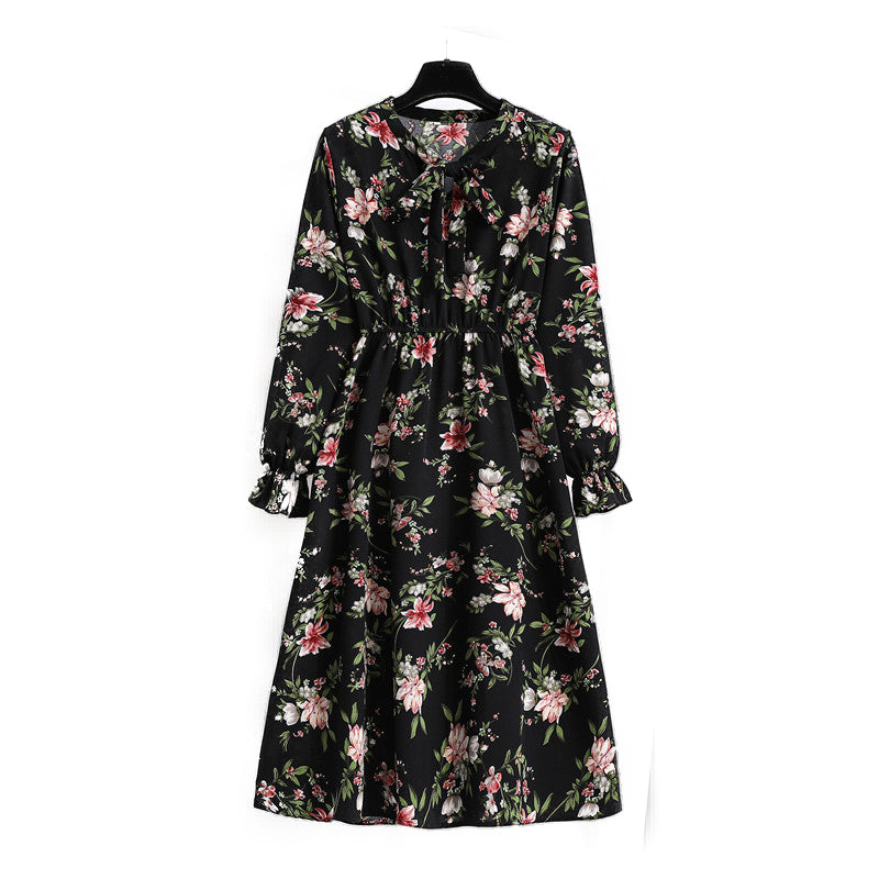 Schwarzes Blumenkleid mit elastischem Bund und Bandkragen