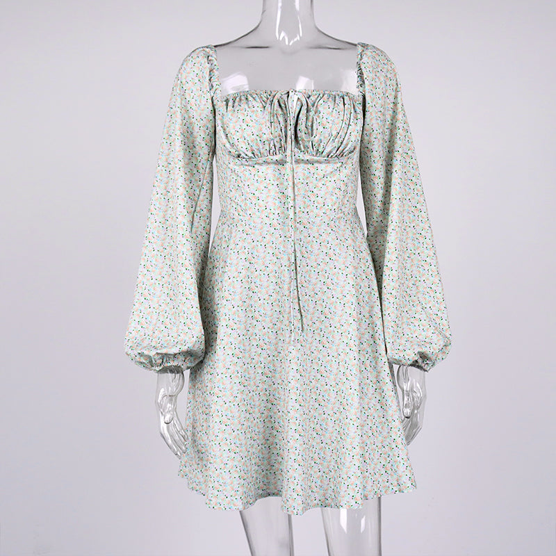 Kurzes Blumenkleid mit Balkonen