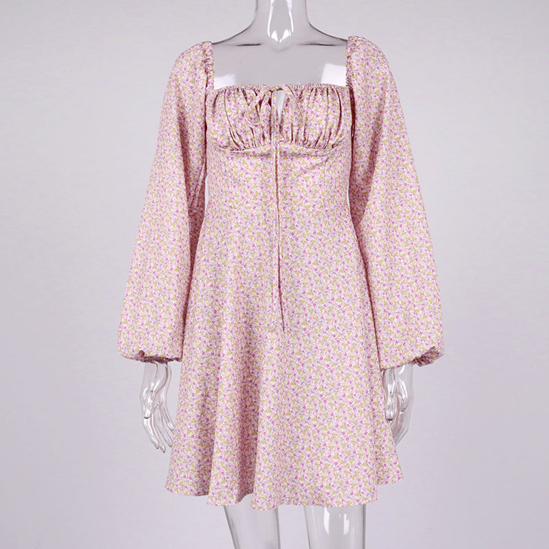 Kurzes Blumenkleid mit Balkonen