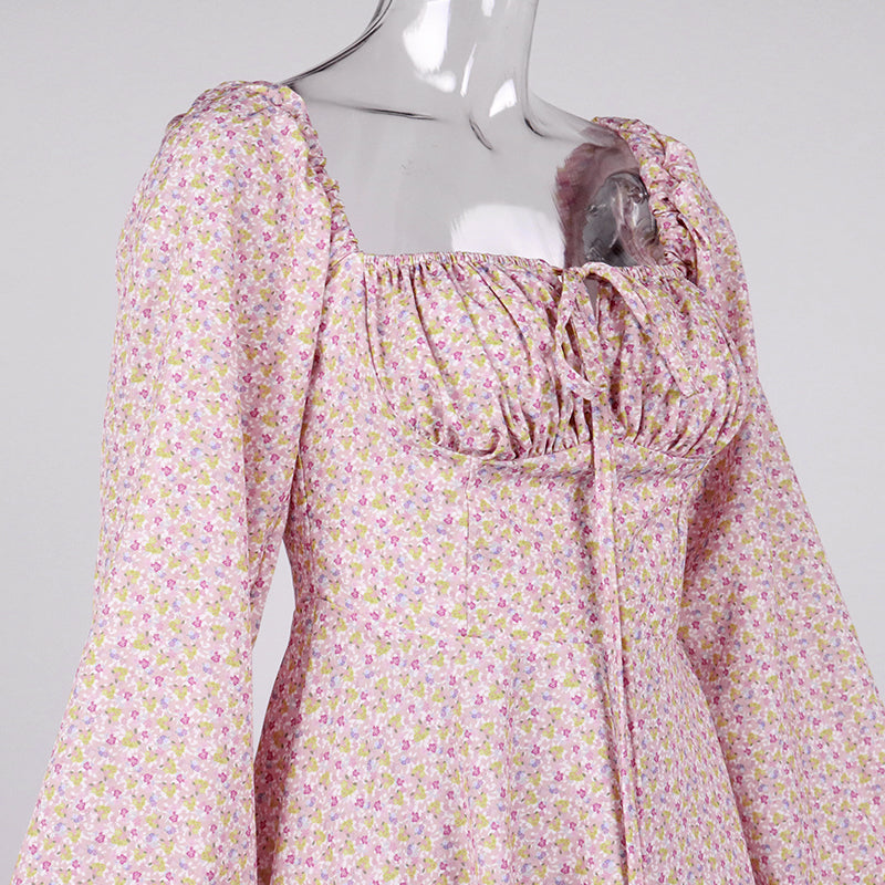 Kurzes Blumenkleid mit Balkonen
