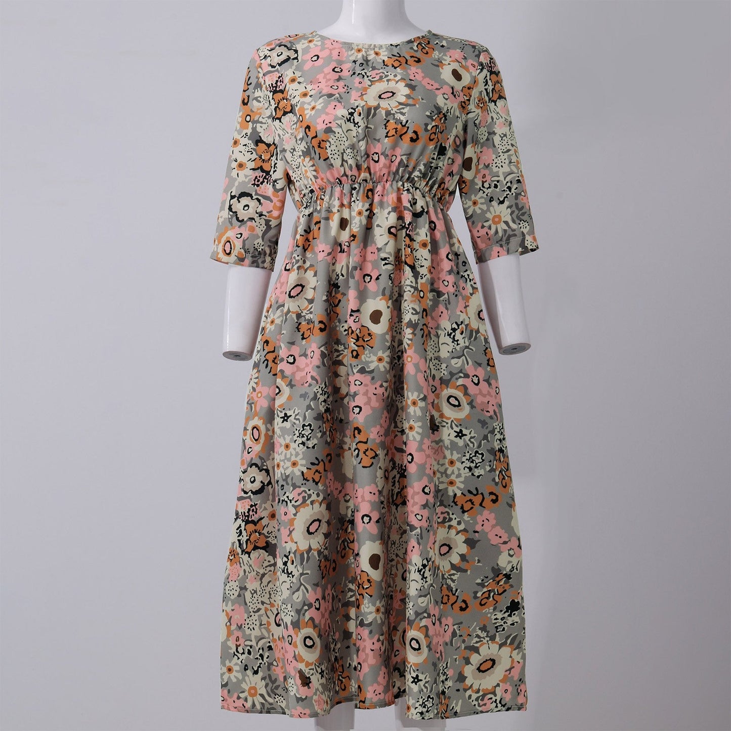 Langes, ausgestelltes Kleid mit Blumendruck