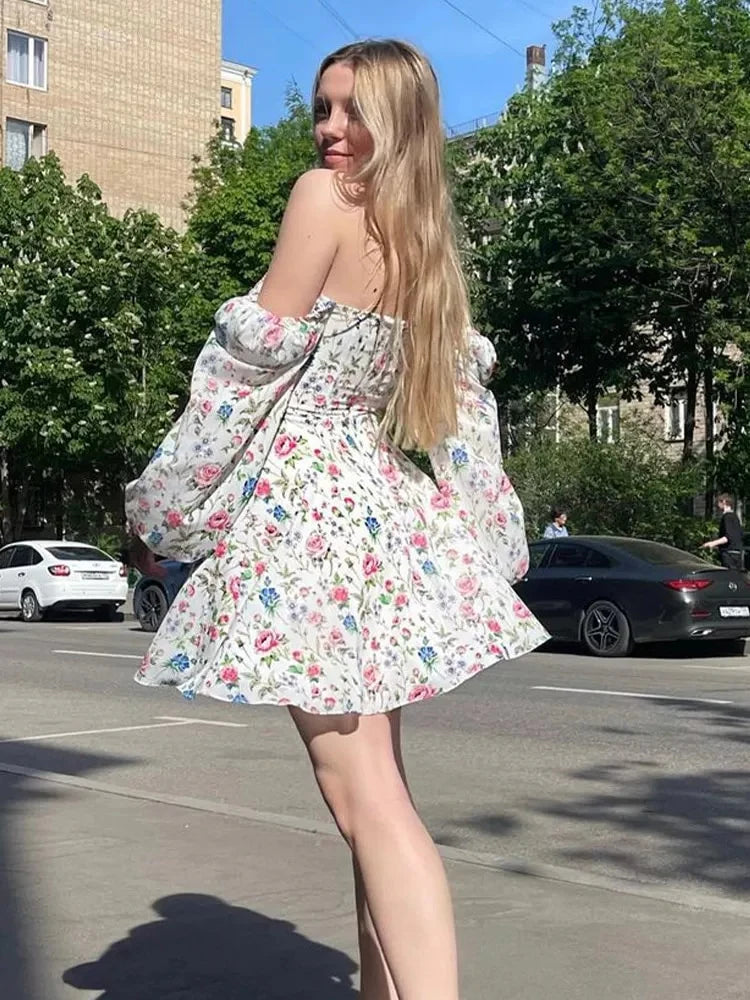 Blumenkleid mit quadratischem Kragen und Balkonen