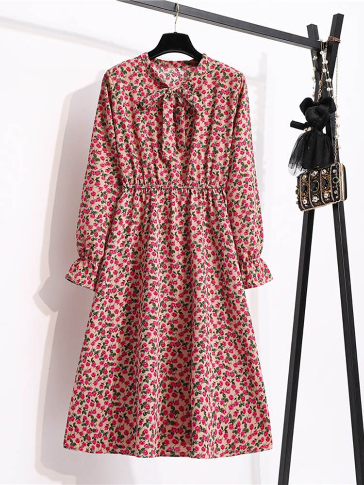 Kleid mit Blumendruck, elastische Taille, Bandkragen