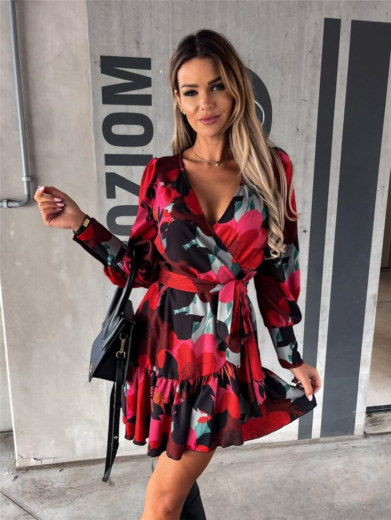 Geblümtes Wickelkleid