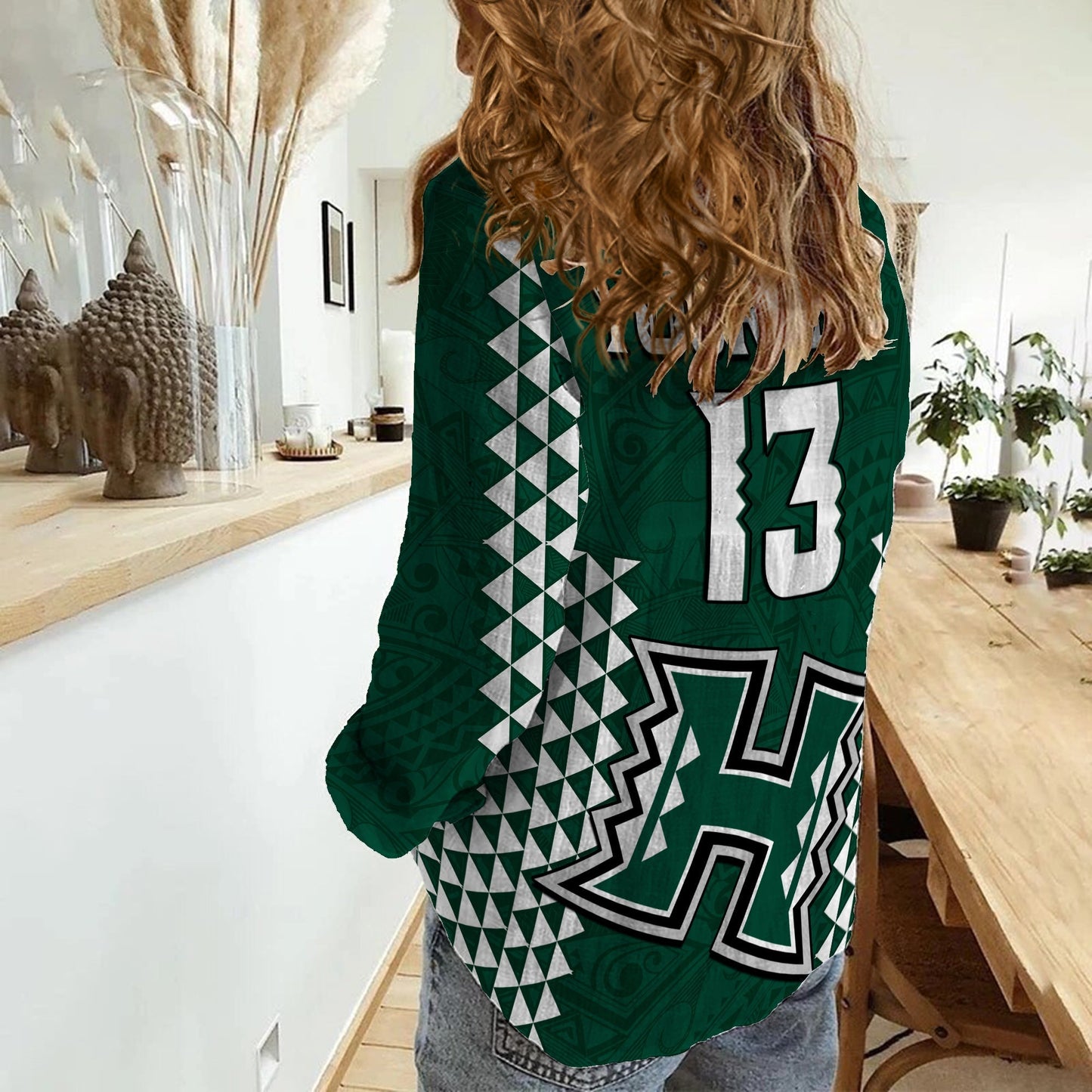 (Benutzerdefinierter Text und Nummer) Hawaii Fußball Frauen Casual Shirt Kakau Krieger werden stärker LT13