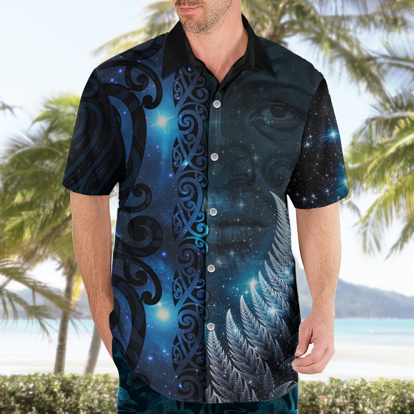 Neuseeländisches Matariki Hawaiihemd mit dem Stammesgesicht der Maori und dem silbernen Farn LT03