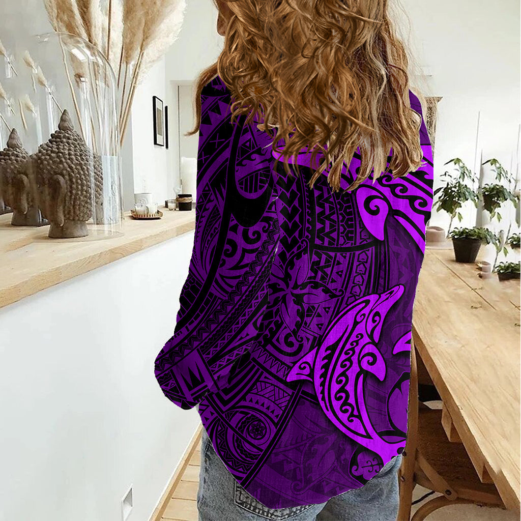 Polynesisches Delfin-Valentinstag-Frauen-Freizeithemd mit Hibiskus und Tribal-Tattoo, Lila, Stil LT03