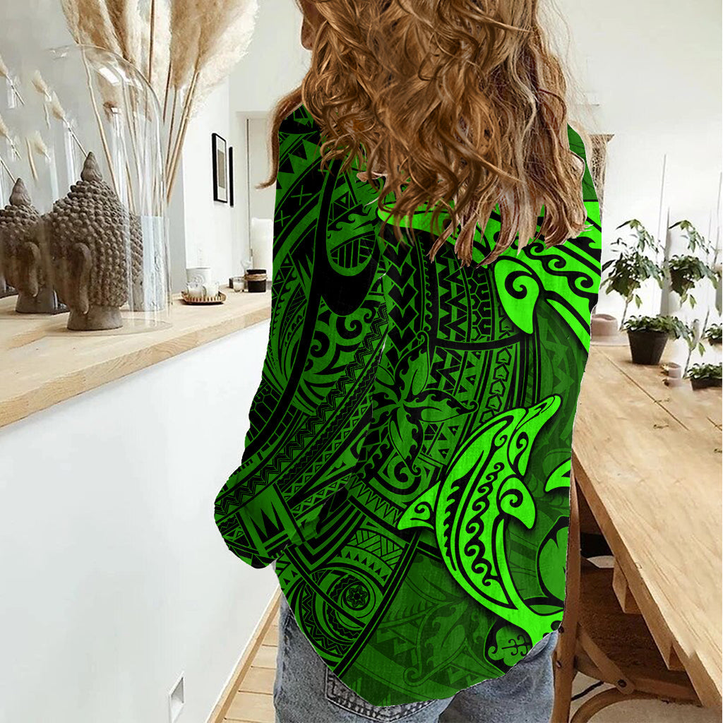 Polynesisches Delfin-Valentinstag-Frauen-Freizeithemd mit Hibiskus und Tribal-Tattoo, grün, Stil LT03